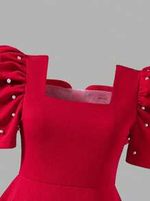 女童红色纯色短袖连衣裙，年轻女士红色串珠泡泡袖连衣裙，露背蝴蝶结设计，时尚甜美复古风格，优雅公主裙