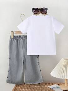 SHEIN Playful Pals 女嬰 2 件套：可愛蝴蝶結白色短袖 T 恤與淺藍色蝴蝶刺繡寬腿牛仔褲 - 白色 - 查看 2