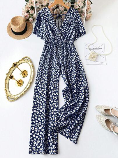 SHEIN LUNE Plus Size Women Ditsy Floral V-Neck Short Sleeve Jumpsuit, Casual Summer