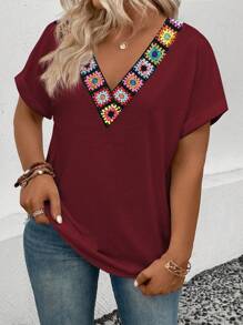 SHEIN VCAY CURVE T-shirt casual versatile per donne taglie comode, con scollo a V, manica corta, manichette arricciati, stampa floreale vintage, adatta per primavera/estate