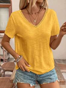 SHEIN Frenchy 夏季婚礼季露背蕾丝拼接黄色上衣、T恤必备夏季套装、婚礼季必备、法式风情 - 黃色 - 查看 4