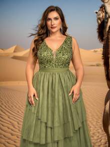Glamrae Plus Size Elegant Romantic Green Deep V Sequin Contrast Mesh A-Line Maxi Dress - Green - View 1