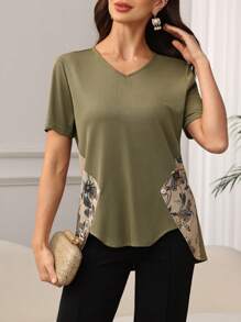 Mulvari 1pc V-Neck Patchwork Print Elegant Asymmetrical Hem T-Shirt For Middle-Aged & Elderly Women