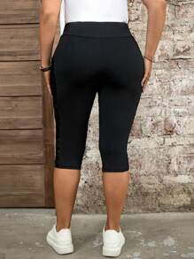 SHEIN LUNE Plus Size Capri Leggings: Casual Black Knitted Cropped Leggings With Lace Panel Detailing And Pockets - Black - View 2