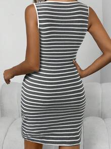 SHEIN LUNE Đầm suông dệt kim bó sát cổ tròn, túi cài nút, kẻ sọc, thường ngày - Màu xám đen - Xem 2