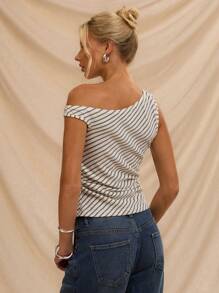 Lucid Women's Striped Off-Shoulder Asymmetric Blouse - 黑白 - 查看 6