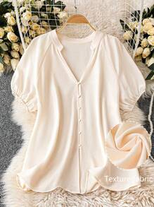 SHEIN LUNE Blusa feminina com design francês, manga curta/manga pétala, decote em V, botões decorados, tecido texturizado de alta qualidade, tamanho grande - Damasco - Ver 1