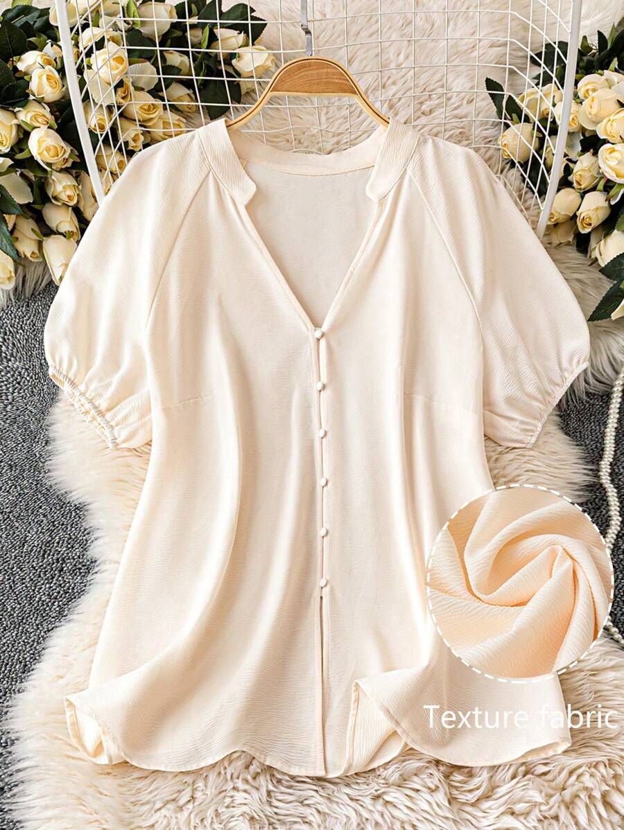 SHEIN LUNE Blusa feminina com design francês, manga curta/manga pétala, decote em V, botões decorados, tecido texturizado de alta qualidade, tamanho grande - Damasco - Ver 1