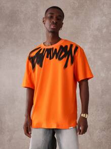 SUMWON 街头涂鸦 T 恤都市风格徽标印花短袖棉混纺休闲运动夏季滑板节上衣棉质平纹针织舒适版型 - 橘色 - 查看 3
