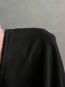 Slaydiva Plus Size V-Neck 2-In-1 Crop Shorts With Pockets, Blue Casual 2 Pieces Set - Black - View 6