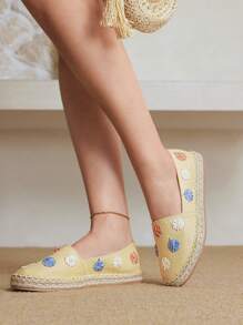 Styleloop Women's Round Toe Flat Daisy Jute Rope Casual Vacation Slip-On Shoes, Boho Style - Yellow - View 7