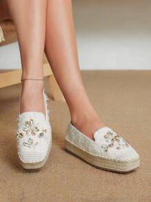 Styleloop Women's 3D Floral Decor Bohemian Style Thick Soled Flat Shoes - Beige - View 4