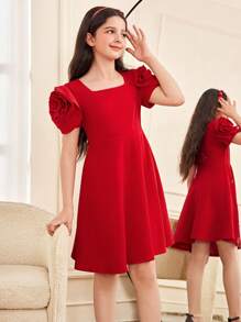 SHEIN Vestido elegante para niña preadolescente con decoración hecha a mano de flores de rosa 3D, cuello cuadrado simple y elegante, dobladillo con volantes, línea de cintura alta-baja, color rojo, apropiado para boda, fiesta, niña de las flores, cumpleaños