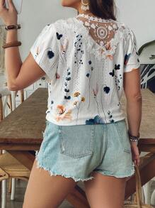 SHEIN VCAY Maglietta casual da donna taglie forti con stampa floreale, inserti in pizzo e maniche corte