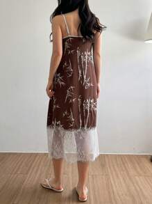 DAZY Vestido de tirantes con estampado de bambú al estilo chino, con aplicaciones de encaje bicolor para mujeres