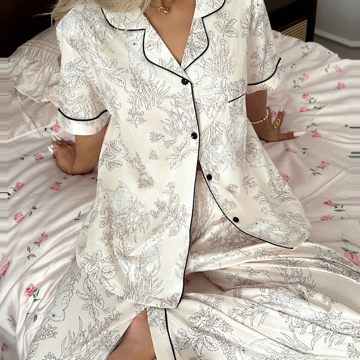 Conjunto de pijama con estampado de árbol floral y conejo, de manga corta y cuello