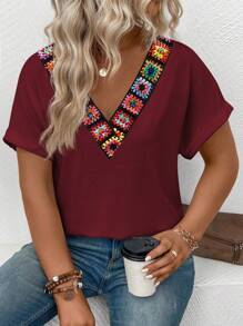 SHEIN VCAY CURVE T-shirt casual versatile per donne taglie comode, con scollo a V, manica corta, manichette arricciati, stampa floreale vintage, adatta per primavera/estate