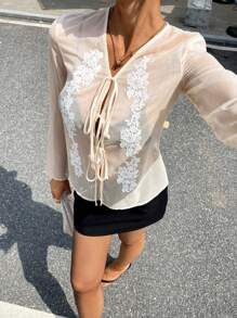 SHEIN Essnce 夏季新款女士网眼刺绣长袖前系带衬衫 - 杏色 - 查看 3