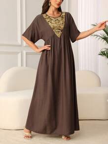 Lacomfia Gaun Maxi Caftan Cokelat Panjang Longgar dengan Leher Bulat dan Motif Bunga Patchwork - Coklat - View 1