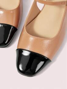 CUCCOO DOLLMOD 女士时尚棕色和黑色拼布玛丽珍平底方头鞋