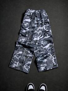 Manfinity EMRG Men's Street-Style Sports Look, Inspired By INS. These High-Street Camouflage Digital-Print Baggy Flared Cargo Pants Feature An Elastic Waistband, Multiple Contrasting Stripes On The Sides, And A Sporty-Casual Vibe-Perfect For Music Festivals And Everyday Wear. An Ideal Gift For A Boyfriend Or Husband, They Fall Under Streetwear Fashion, Y2K Style, Hip-Hop Rock Influences, And Can Also Be Used As Basketball Apparel. Baggy Pants ,Men's Casual Street Drawstring Waist Loose Fit Camouflage Pants , Men Clothes Men Pants , Camouflage Pants For Men - Multicolor - View 6