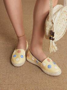 Styleloop Women's Round Toe Flat Daisy Jute Rope Casual Vacation Slip-On Shoes, Boho Style - Yellow - View 2