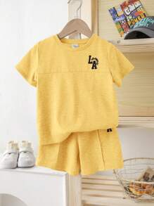 SHEIN 2pcs/Set Youth Boys & Girls Casual Sports Cute Letter Graphic T-Shirt & Shorts Set, Comfortable All-Match Versatile Outfit For School, Outings, Fall Season