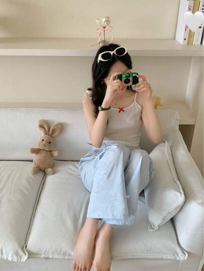 2 件套青少年女孩休闲简约时尚百搭纯色吊带背心和蕾丝拼接裤睡衣