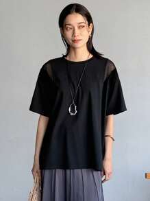 FRIFUL Camiseta negra holgada de mujer con cuello ancho, tela de malla, hombros descubiertos, para uso casual en verano