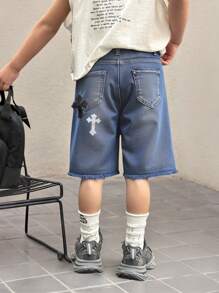 DENIMLY YOUNG BOY 时尚破洞喷漆小马个性印花百搭通勤休闲街头复古浅色水洗毛边破洞修身牛仔短裤，松紧腰带，纽扣开合 - 淺色水洗藍 - 查看 2