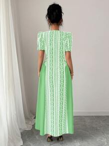 SHEIN Unity 女士矩形领口、侧系带、A 字腰、端庄优雅的几何印花短袖连衣裙，灯笼袖，阿拉伯风格 - 綠色 - 查看 2