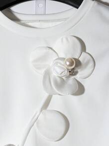 Franclia 3D Flower Decor Fitted Sleeveless Top Tee - White - View 5