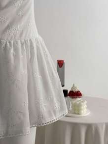 Sweetra 法式蝴蝶结系带花卉刺绣节日裙，腰部修饰芭蕾舞裙吊带连衣裙 - 白色 - 查看 6