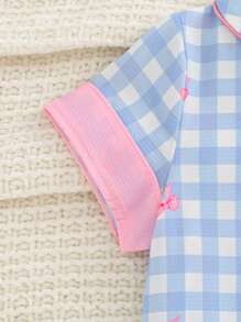 Set de 2 piezas de chica joven con estampado de cuadros, cárdigan de manga corta con moño y pantalones, conjunto de ropa para el hogar - Multicolor - Ver 7