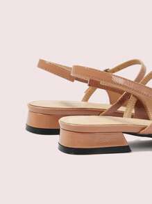 CUCCOO DOLLMOD 女士时尚棕色和黑色拼布玛丽珍平底方头鞋