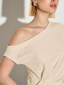 AiiRZ 扭纹露肩不对称T恤