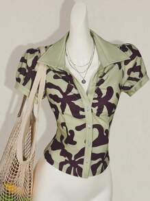 SHEIN ICON Camiseta de manga corta ajustada con botones delanteros y estampado completo de aloha hawaiano verde, estilo hippie y bohemio para mujer, verano