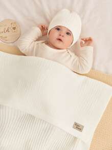 Cozy Pixies 4件套白色针织婴儿襁褓毯礼盒套装（包含帽子、脚套、毯子） - 白色 - 查看 5