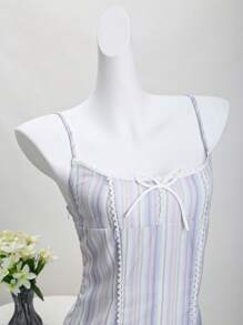 SHEIN Unity Vestido de tirantes con volantes en el bajo, estampado patchwork a rayas de colores dulces - Multicolor - Ver 3