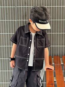 SHEIN 儿童男童休闲运动撞色缝线口袋翻领前开短袖黑色编织衬衫，适合通勤、上学、日常休闲、旅行、运动、春夏秋冬 - 黑色 - 查看 2