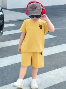 SHEIN 2pcs/Set Youth Boys & Girls Casual Sports Cute Letter Graphic T-Shirt & Shorts Set, Comfortable All-Match Versatile Outfit For School, Outings, Fall Season