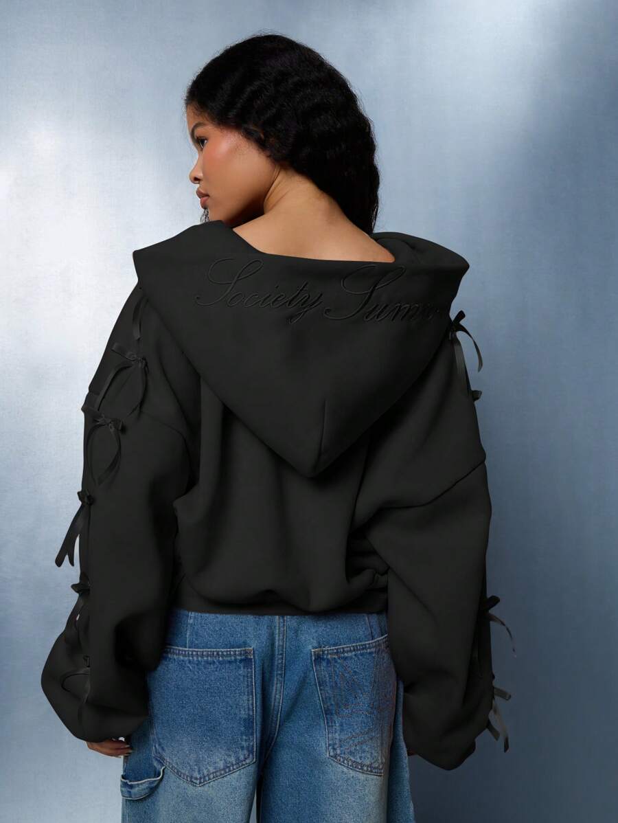 SUMWON WOMEN 半拉链短款运动连帽衫，带蝴蝶结袖子细节，背部刺绣抽绳，现代街头服饰，秋冬运动服，健身休闲服 - 黑色 - 查看 1