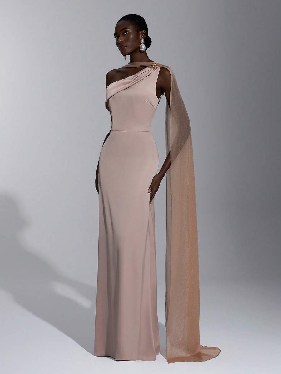 SHEIN Belle 优雅、浪漫、性感、简约卡其色缎面弹力不对称领口露背修身连衣裙，高开衩，时尚、网红风格，适合节日、度假、生日派对、婚礼、伴娘 - 咖啡棕 - 查看 1