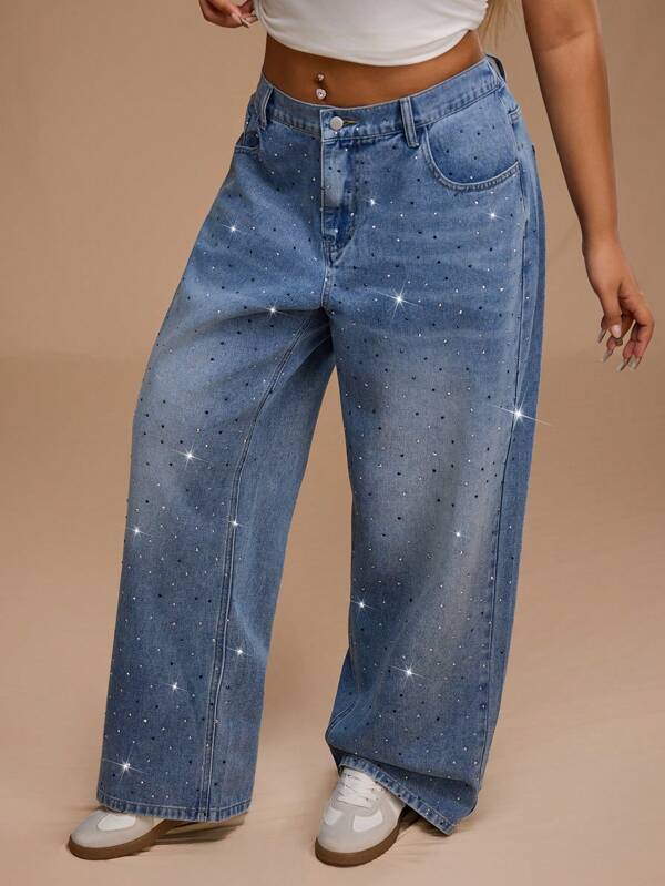 Forever 21 Jeans comodi con tasche asimmetriche e cristalli, lavaggio used, vestibilità ampia, taglie comode