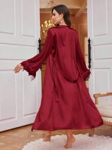 Conjunto de salto de cama y bata de satén sexy con abertura y volantes de decoración con peluche para mujeres