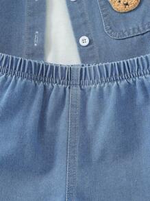 SHEIN Playful Pals ملابس أطفال صبيان مكونة من ملابس علوية كارديجان قصير الأكمام بياقة متدلية وبنطال قصير من الدنيم الأزرق، أسلوب كاجوال وفضفاض، مناسب للخروجات والراحة في المنزل والرياضة اليومية وحفلات الأعياد - أزرق فاتح اللون - مشاهدة 3