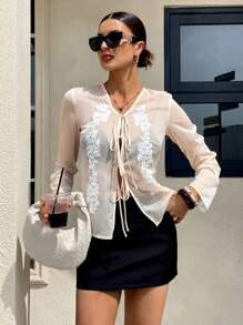 SHEIN Essnce 夏季新款女士网眼刺绣长袖前系带衬衫 - 杏色 - 查看 1