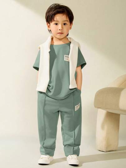 2 件男童休闲百搭 T 恤和裤子套装，百搭服装，适合旅行、上学、日常聚会，适合春夏季