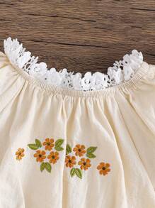 SHEIN Baby Girl Fit Casual Simple Comfort Round Neck Flower Pattern Embroidered Shirt Shorts Two Pieces Set - Apricot - View 4
