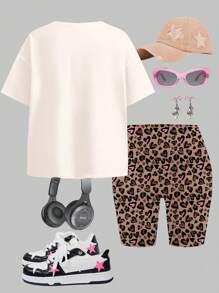 SHEIN 2 Stücke Mädchen Vintage Leoparden Muster Herz Grafik, Weinrot Farbschema, lässig locker sitzende Kurzarm T-Shirt und Shorts Set, geeignet für den Sommer